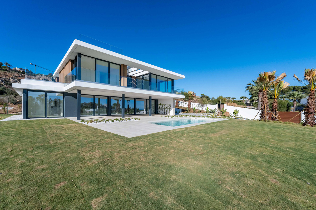 Se vende Villa - Chalet de 5 dormitorios en Costa Del Sol, Cadiz, España