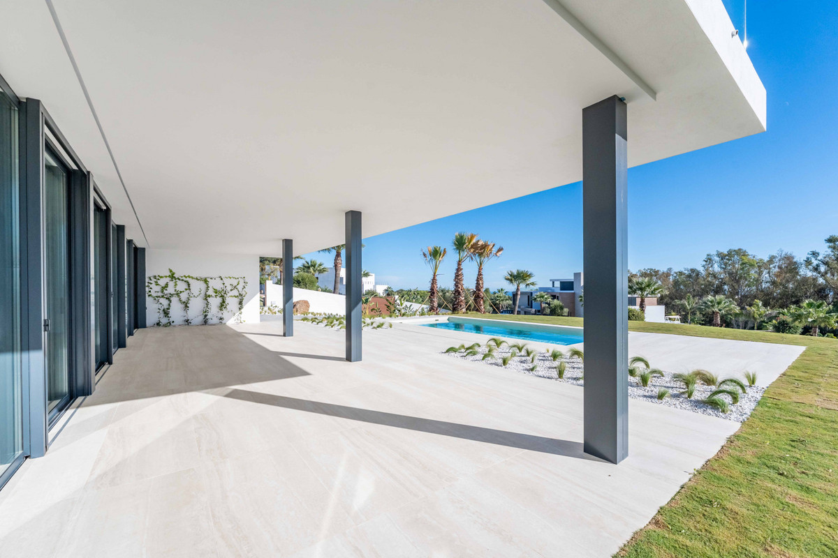 Se vende Villa - Chalet de 5 dormitorios en Costa Del Sol, Cadiz, España