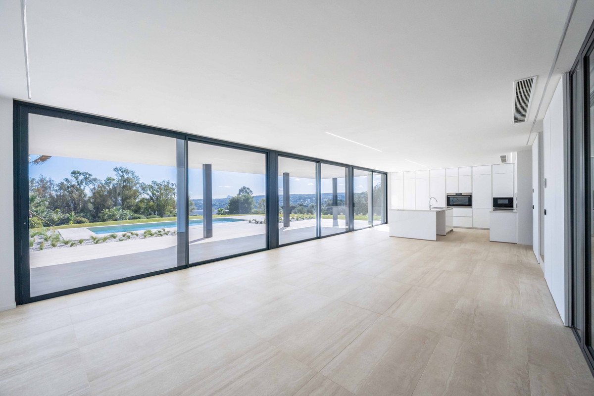 Se vende Villa - Chalet de 5 dormitorios en Costa Del Sol, Cadiz, España