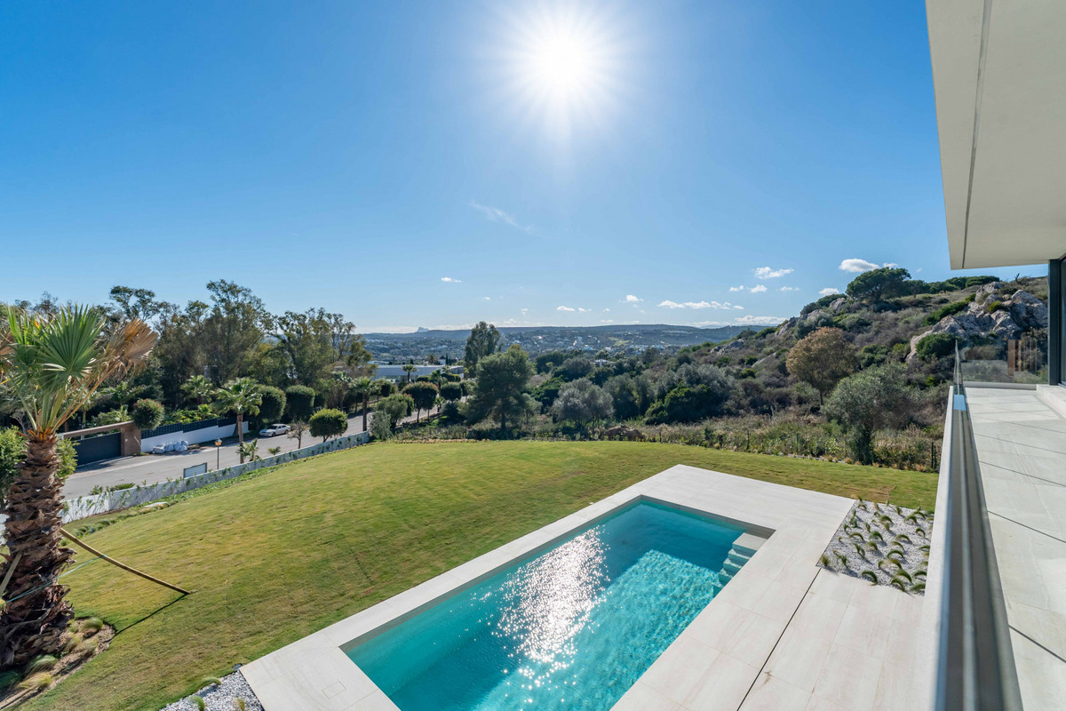 Se vende Villa - Chalet de 5 dormitorios en Costa Del Sol, Cadiz, España