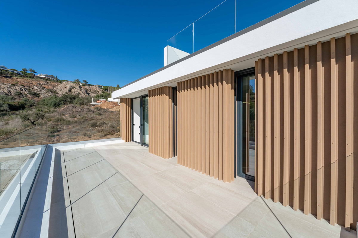 Se vende Villa - Chalet de 5 dormitorios en Costa Del Sol, Cadiz, España