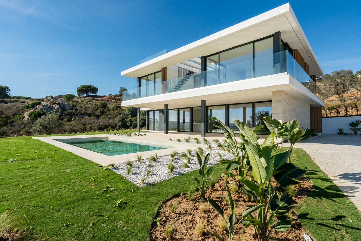 Se vende Villa - Chalet de 5 dormitorios en Costa Del Sol, Cadiz, España