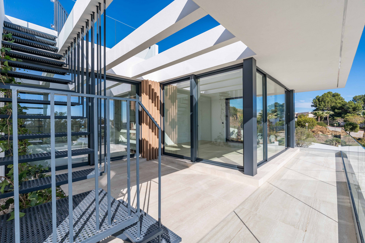 Se vende Villa - Chalet de 5 dormitorios en Costa Del Sol, Cadiz, España