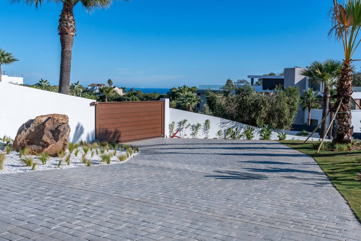 Se vende Villa - Chalet de 5 dormitorios en Costa Del Sol, Cadiz, España