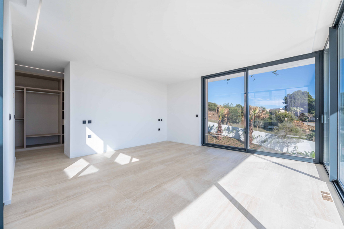 Se vende Villa - Chalet de 5 dormitorios en Costa Del Sol, Cadiz, España