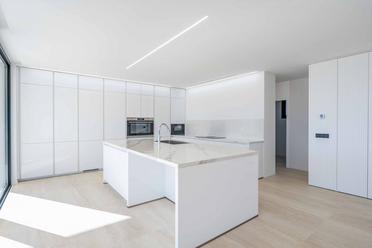 Se vende Villa - Chalet de 5 dormitorios en Costa Del Sol, Cadiz, España
