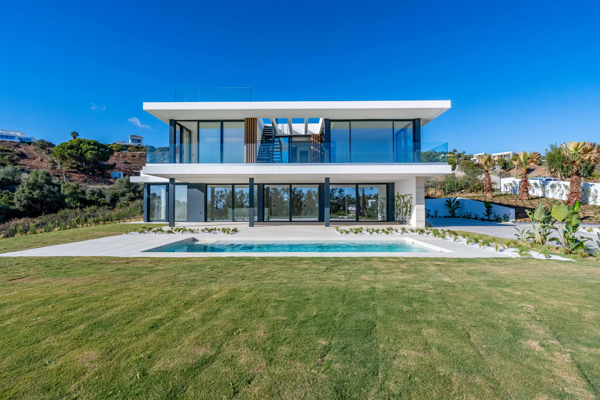 Se vende Villa - Chalet de 5 dormitorios en Costa Del Sol, Cadiz, España