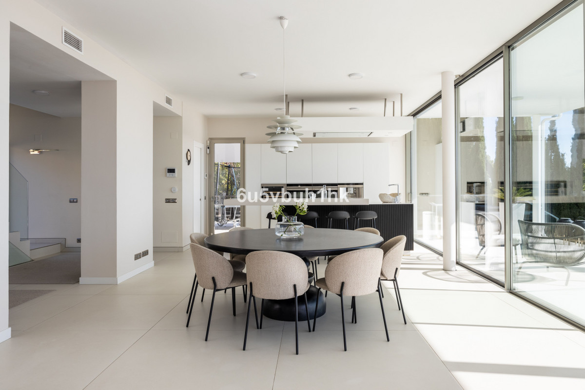 Se vende Villa - Chalet de 4 dormitorios en Costa Del Sol, Málaga, España