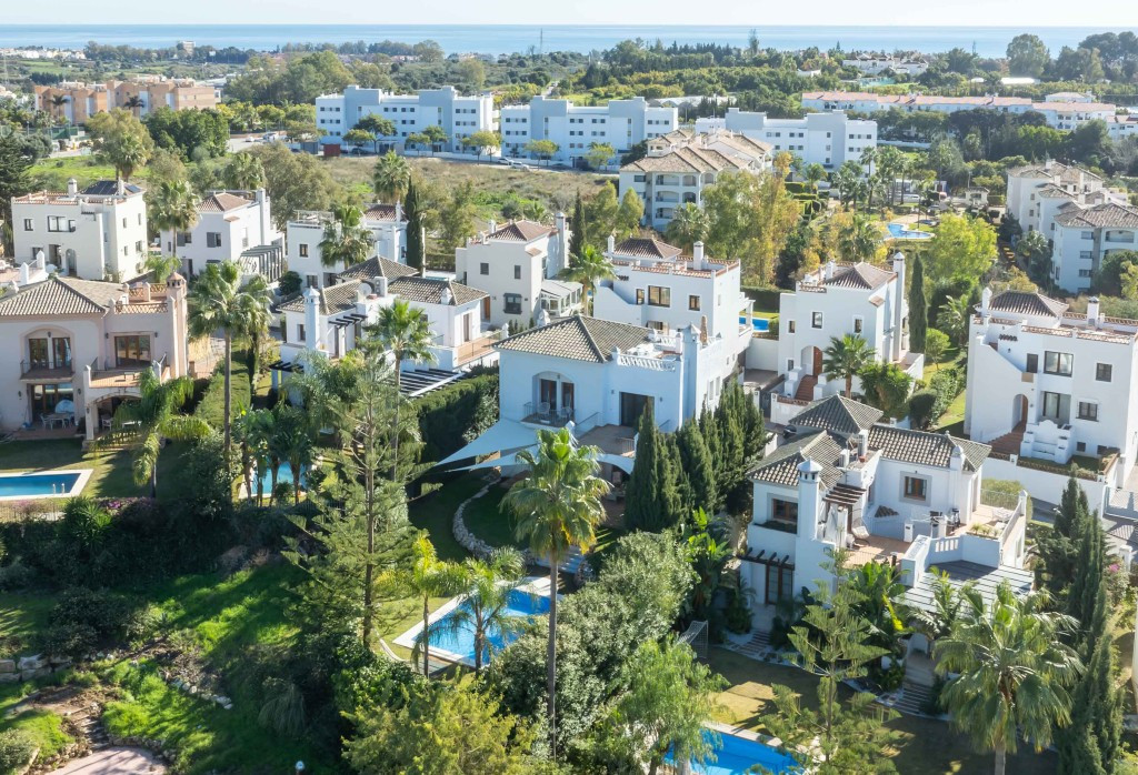 4 Bed Townhouse for sale in Estepona Costa Del Sol, Málaga, Spain