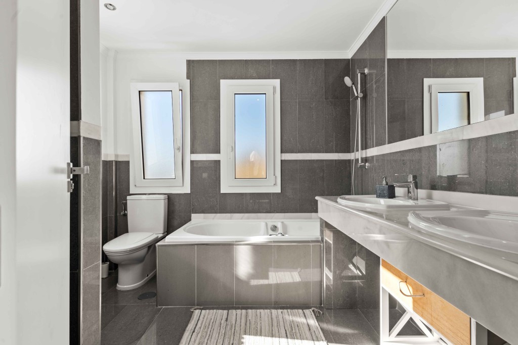4 Bed Townhouse for sale in Estepona Costa Del Sol, Málaga, Spain