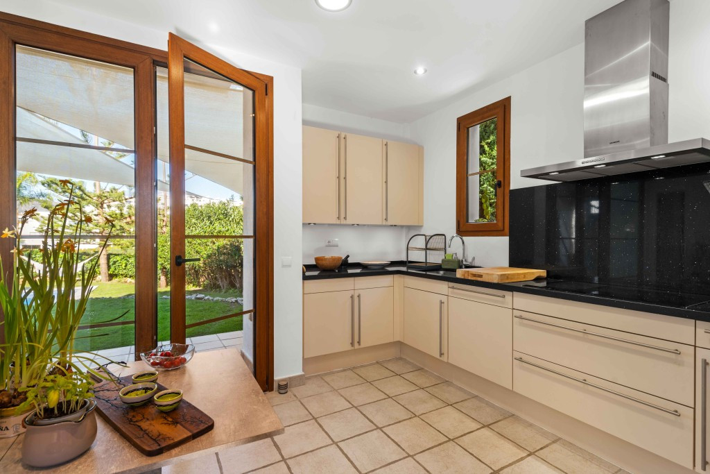 4 Bed Townhouse for sale in Estepona Costa Del Sol, Málaga, Spain