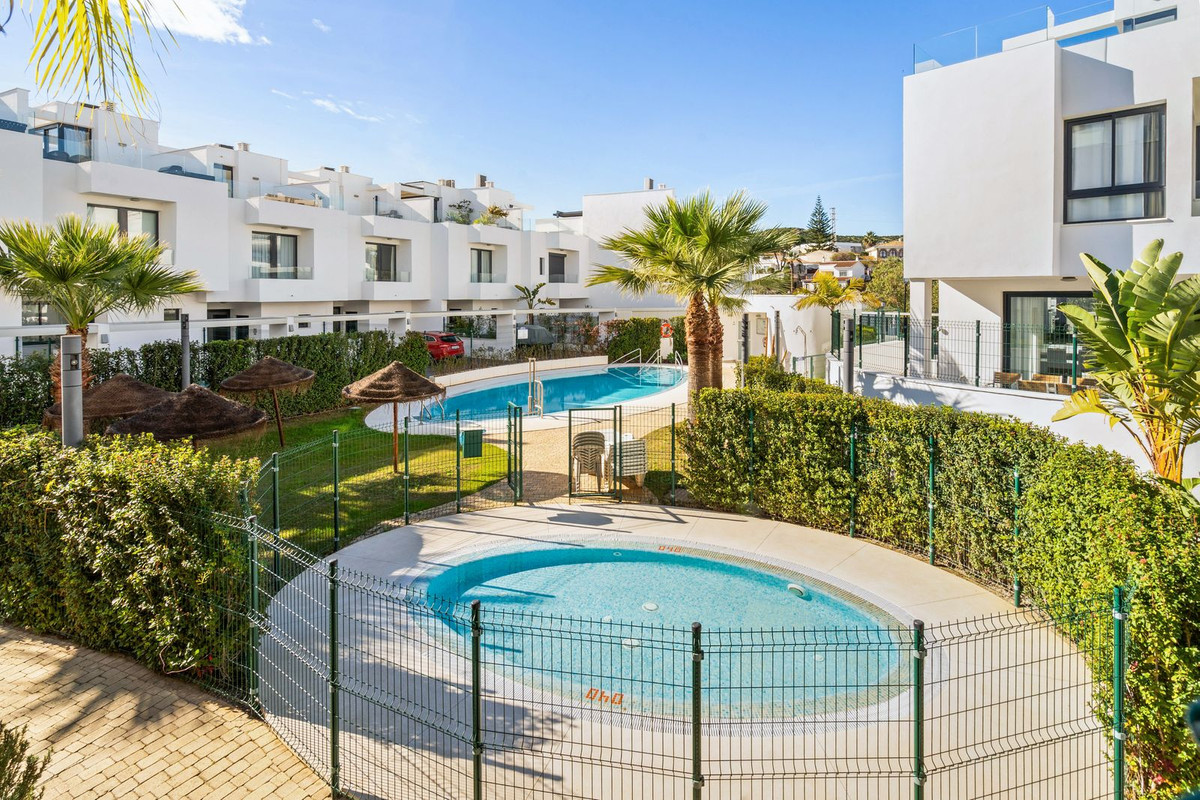 3 Bed Townhouse for sale in Fuengirola Costa Del Sol, Málaga, Spain