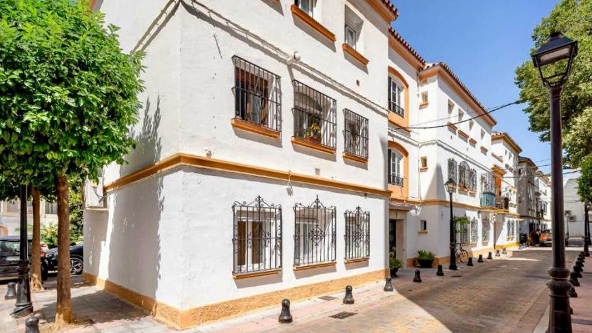 3 Bed Apartment for sale in Marbella Costa Del Sol, Málaga, Spain