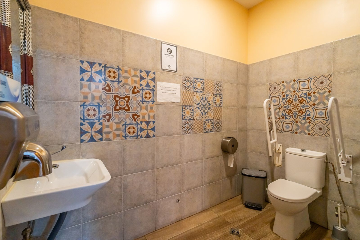 1 Bed Commercial unit for sale in Fuengirola Costa Del Sol, Málaga, Spain