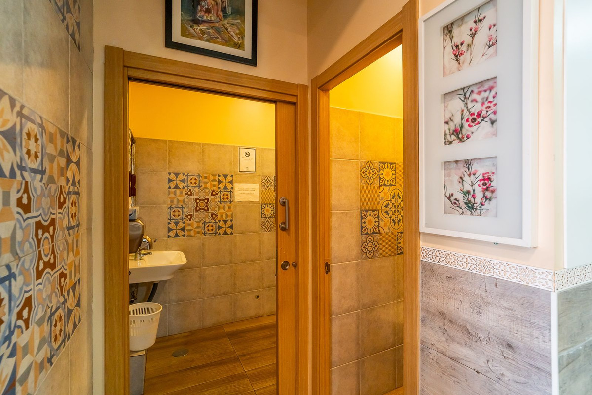 1 Bed Commercial unit for sale in Fuengirola Costa Del Sol, Málaga, Spain