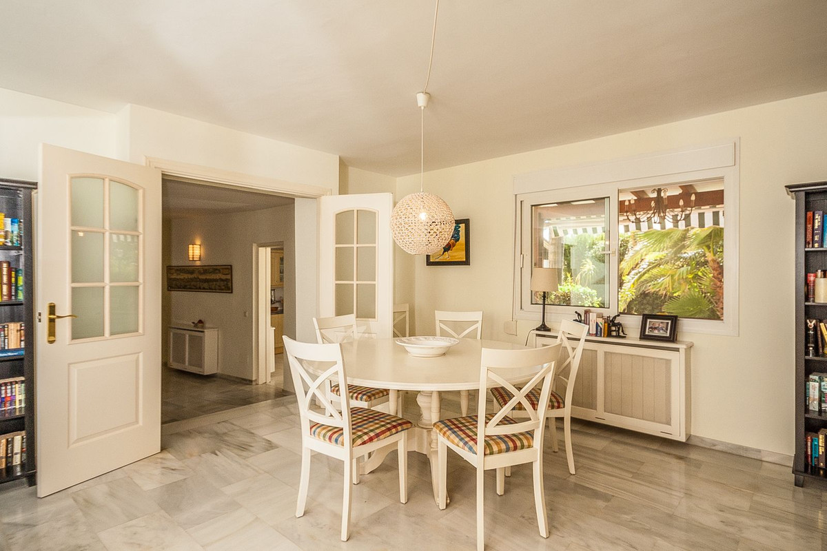 Se vende Villa - Chalet de 4 dormitorios en Costa Del Sol, Málaga, España