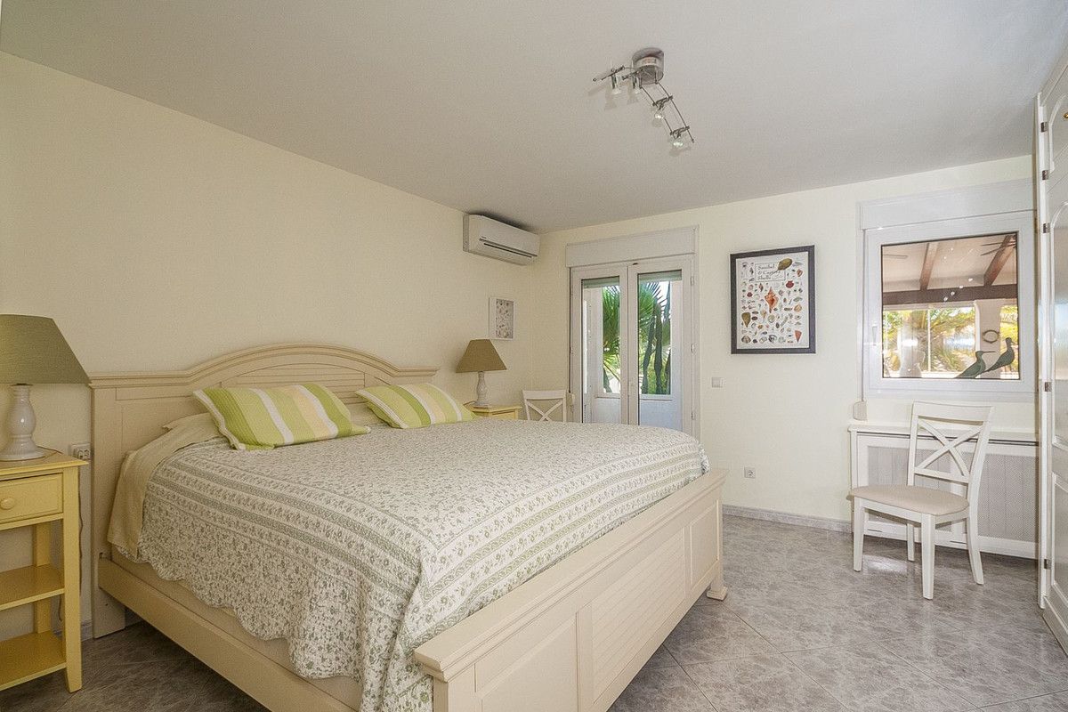 Se vende Villa - Chalet de 4 dormitorios en Costa Del Sol, Málaga, España