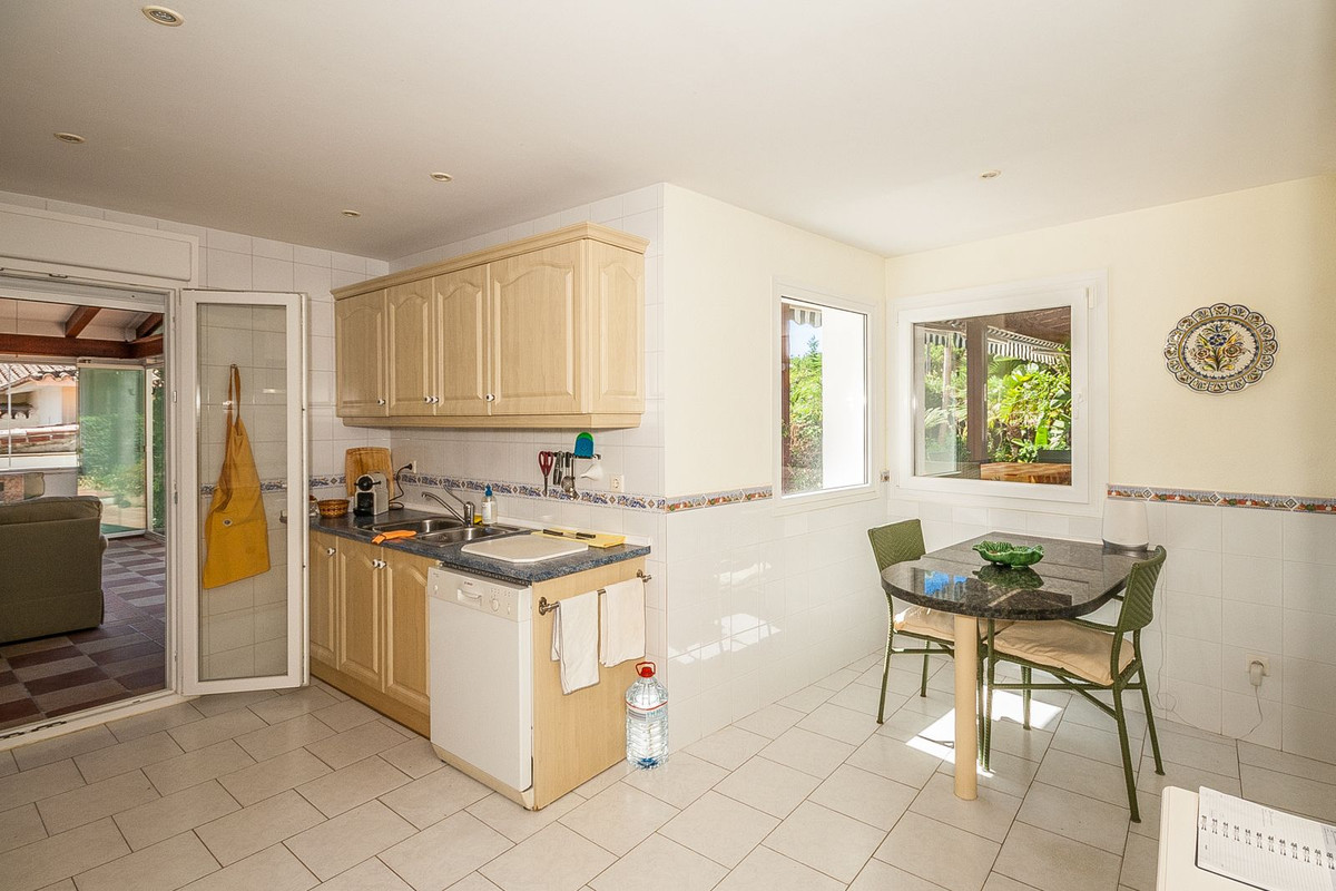 Se vende Villa - Chalet de 4 dormitorios en Costa Del Sol, Málaga, España