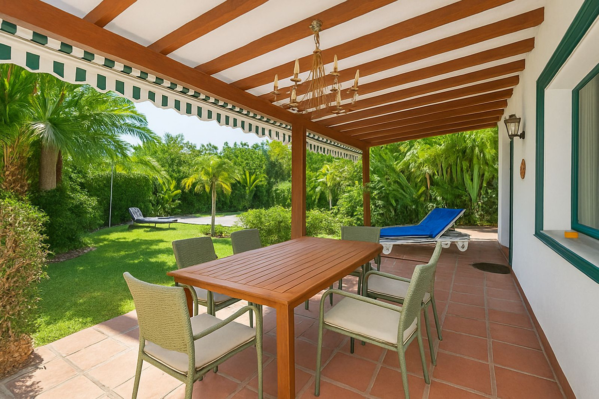 Se vende Villa - Chalet de 4 dormitorios en Costa Del Sol, Málaga, España