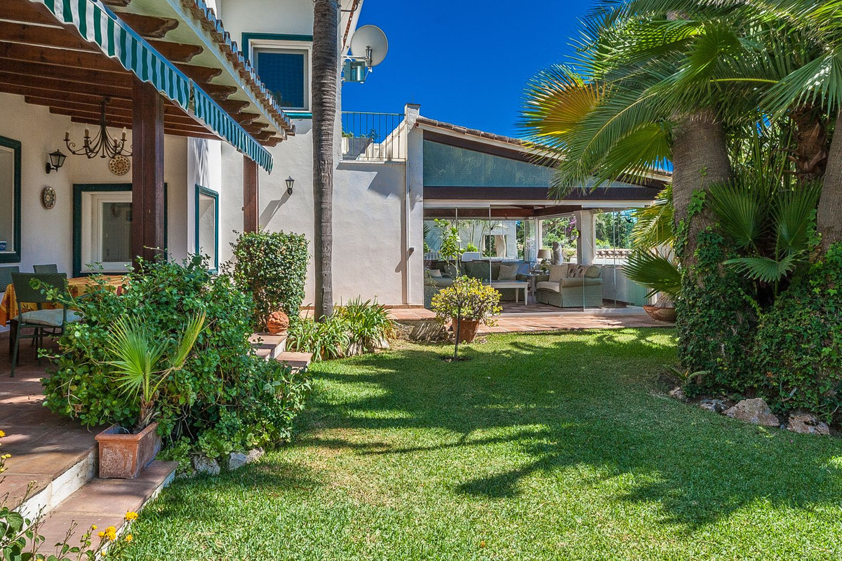 Se vende Villa - Chalet de 4 dormitorios en Costa Del Sol, Málaga, España