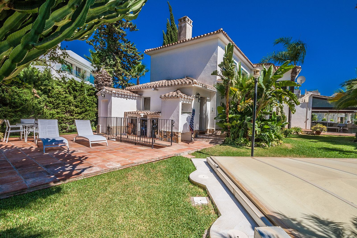 Se vende Villa - Chalet de 4 dormitorios en Costa Del Sol, Málaga, España