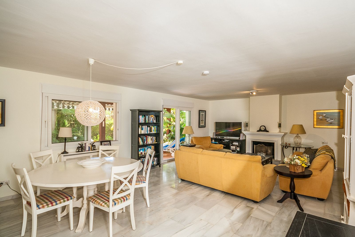 Se vende Villa - Chalet de 4 dormitorios en Costa Del Sol, Málaga, España