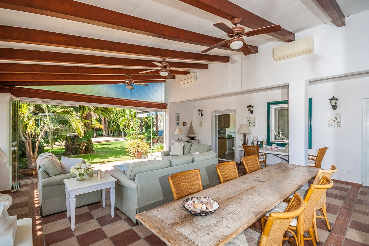 Se vende Villa - Chalet de 4 dormitorios en Costa Del Sol, Málaga, España
