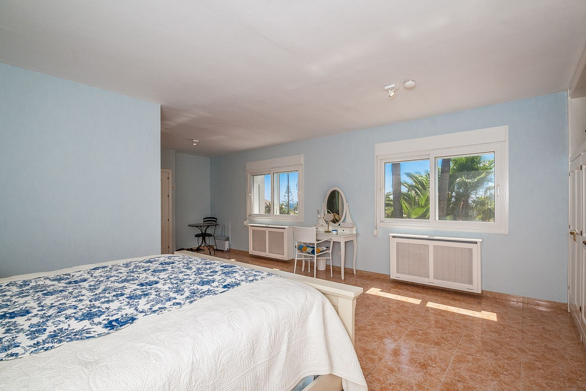 Se vende Villa - Chalet de 4 dormitorios en Costa Del Sol, Málaga, España