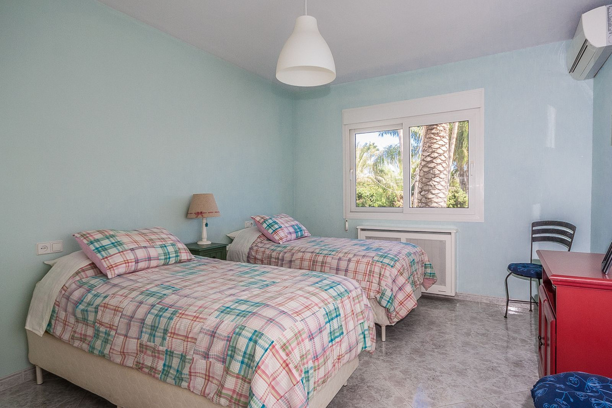 Se vende Villa - Chalet de 4 dormitorios en Costa Del Sol, Málaga, España