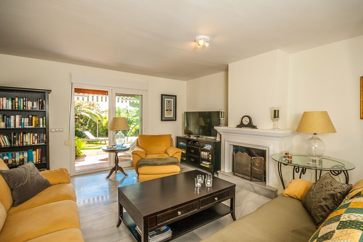 Se vende Villa - Chalet de 4 dormitorios en Costa Del Sol, Málaga, España