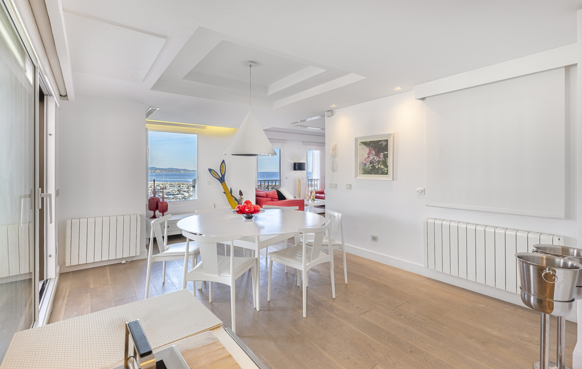 3 Bed Apartment for sale in Puerto Banús Costa Del Sol, Málaga, Spain