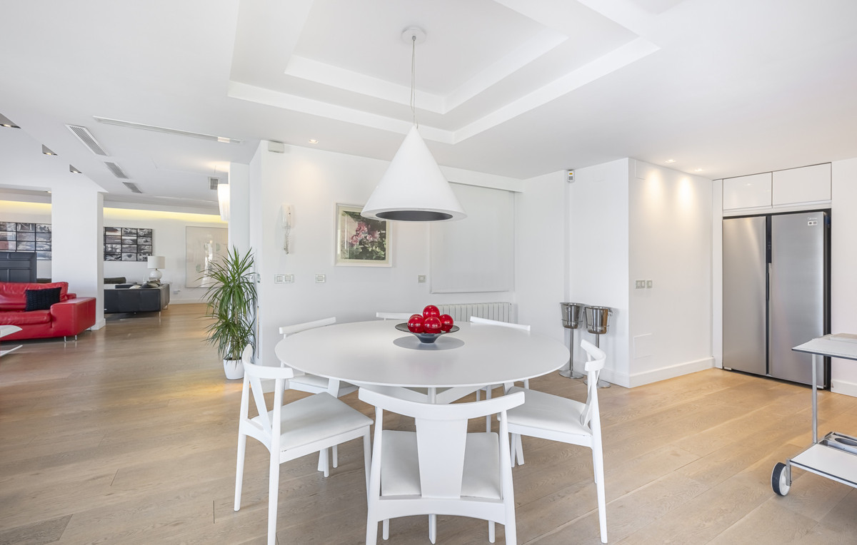 3 Bed Apartment for sale in Puerto Banús Costa Del Sol, Málaga, Spain