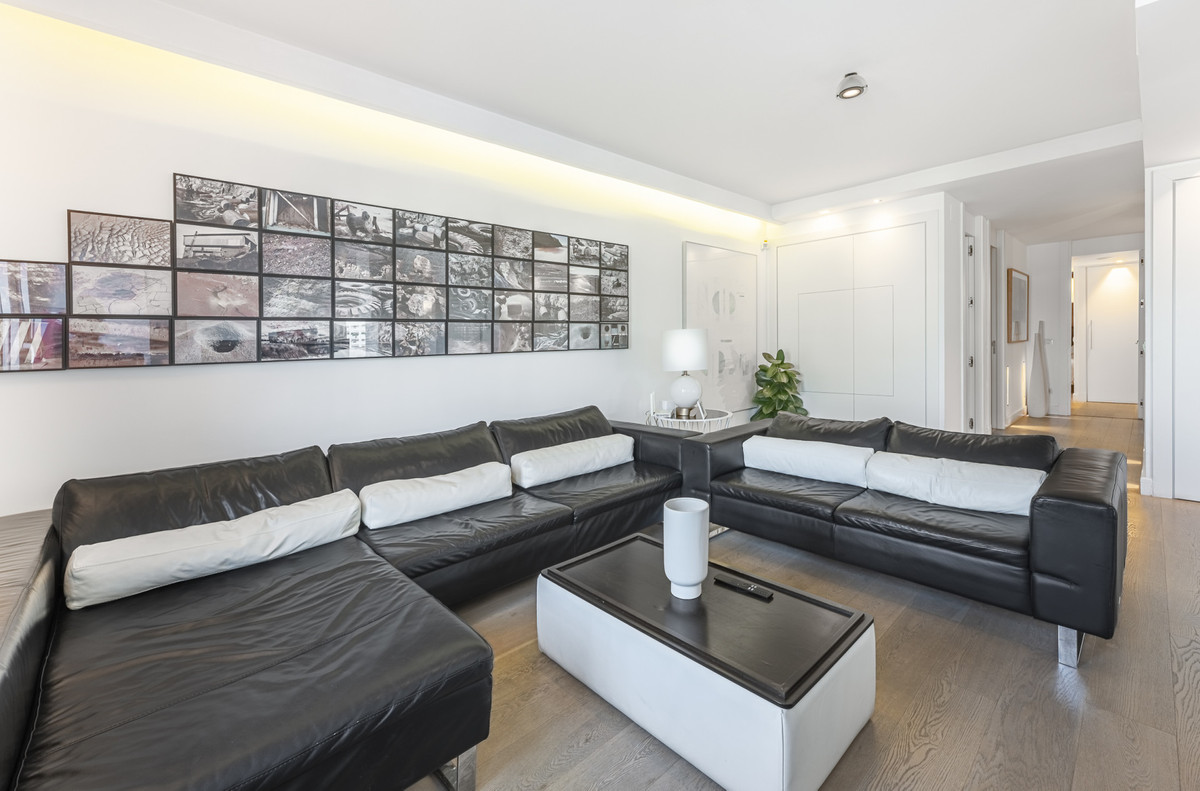 3 Bed Apartment for sale in Puerto Banús Costa Del Sol, Málaga, Spain