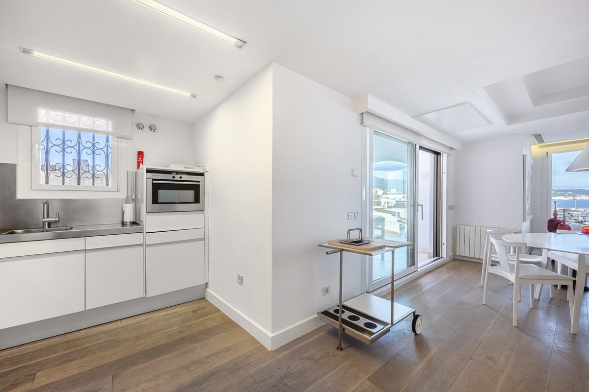 3 Bed Apartment for sale in Puerto Banús Costa Del Sol, Málaga, Spain