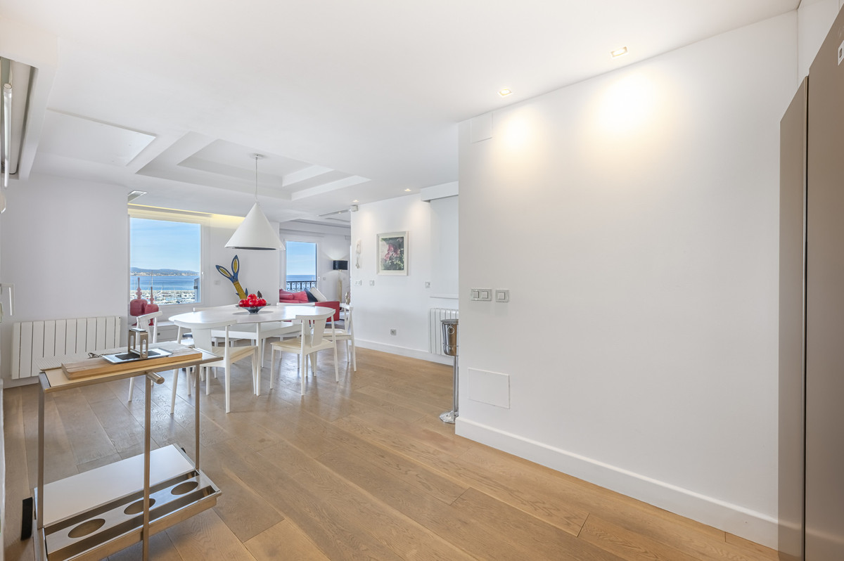 3 Bed Apartment for sale in Puerto Banús Costa Del Sol, Málaga, Spain
