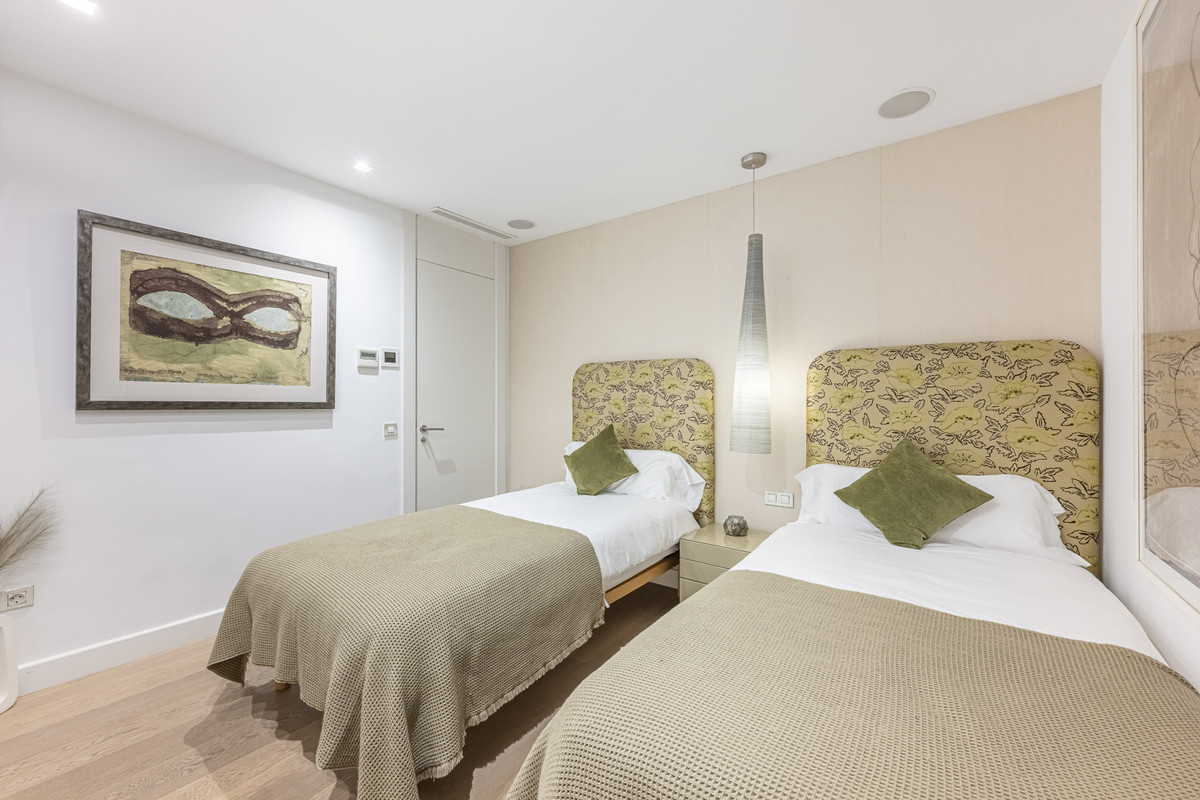 3 Bed Apartment for sale in Puerto Banús Costa Del Sol, Málaga, Spain
