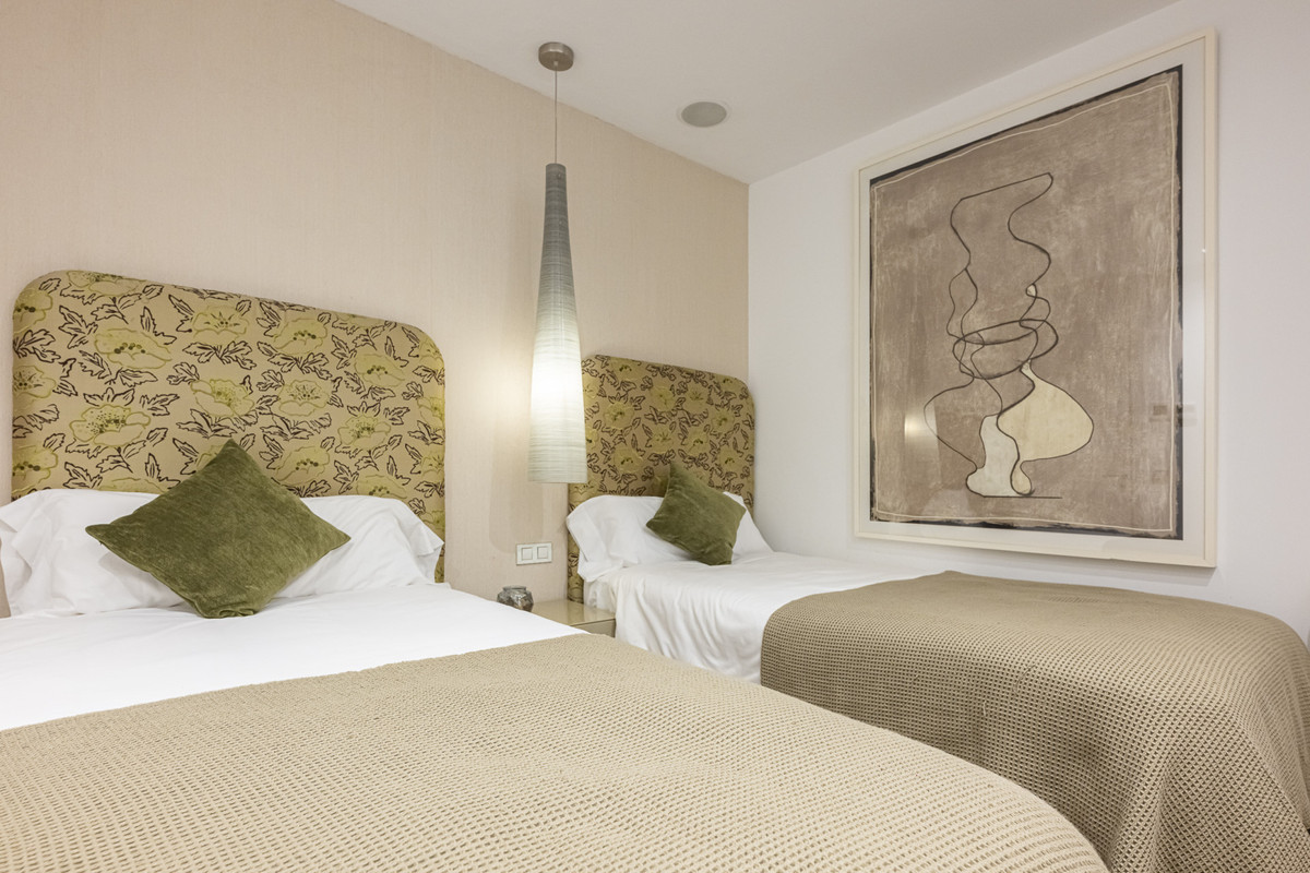 3 Bed Apartment for sale in Puerto Banús Costa Del Sol, Málaga, Spain