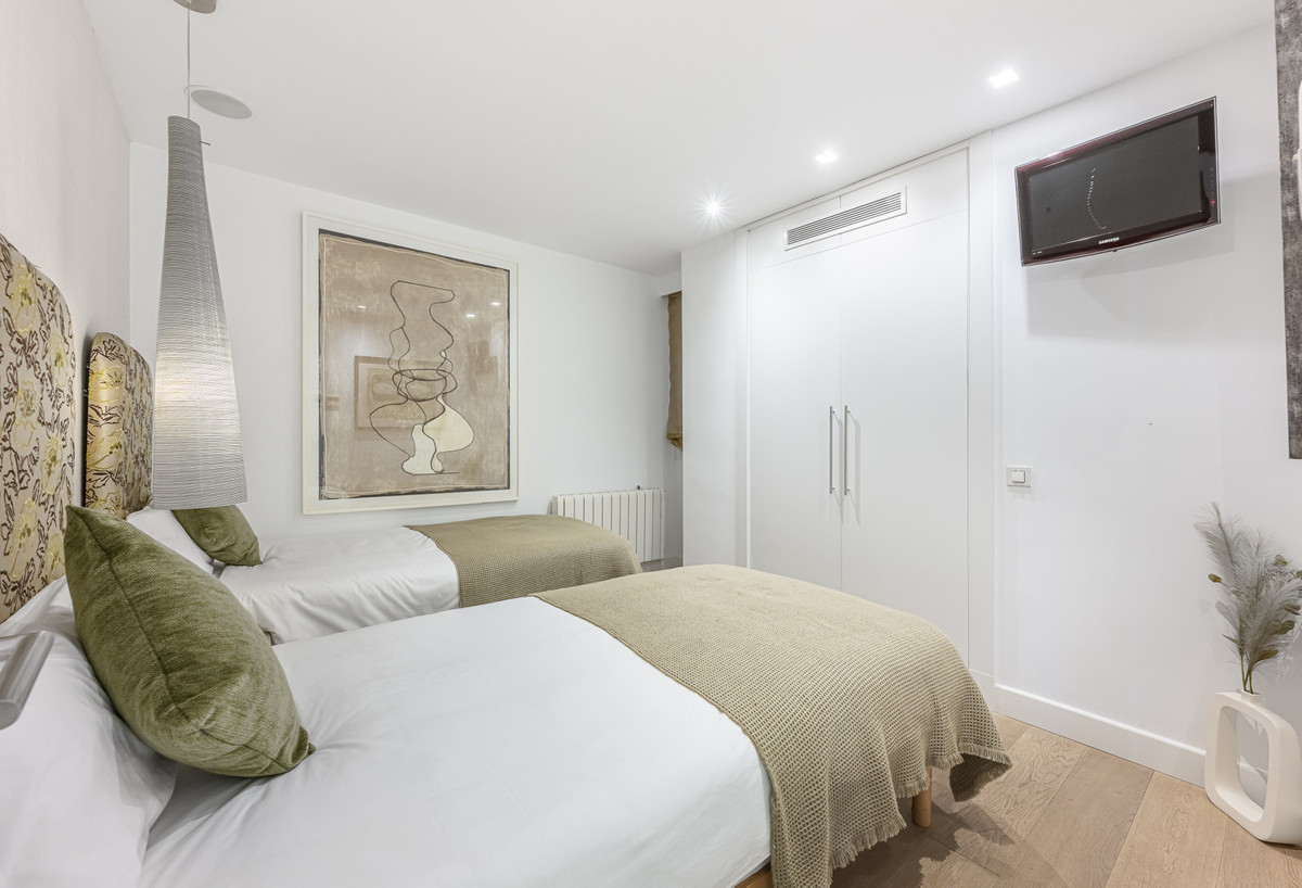 3 Bed Apartment for sale in Puerto Banús Costa Del Sol, Málaga, Spain