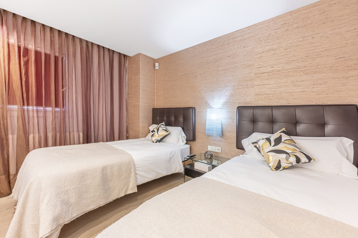 3 Bed Apartment for sale in Puerto Banús Costa Del Sol, Málaga, Spain