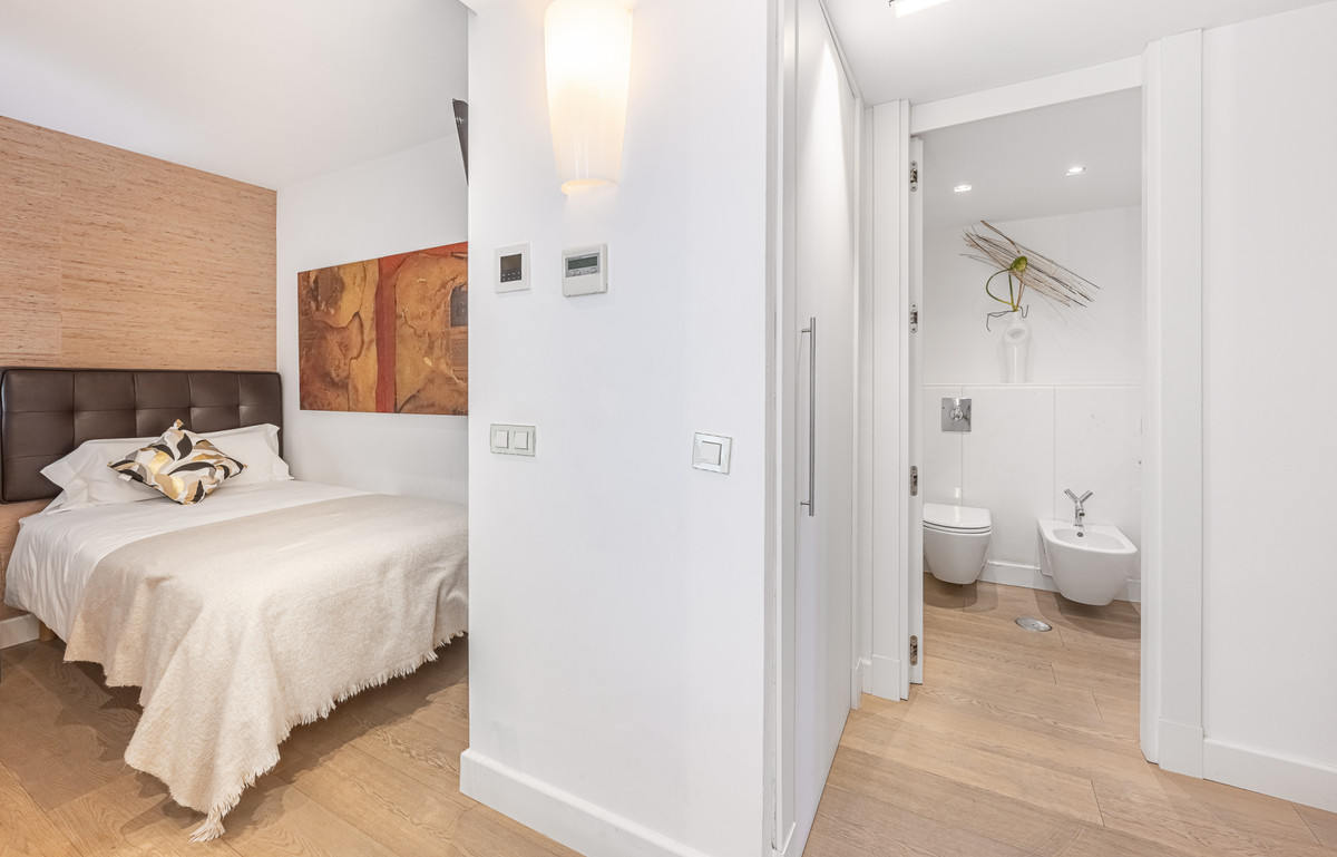 3 Bed Apartment for sale in Puerto Banús Costa Del Sol, Málaga, Spain