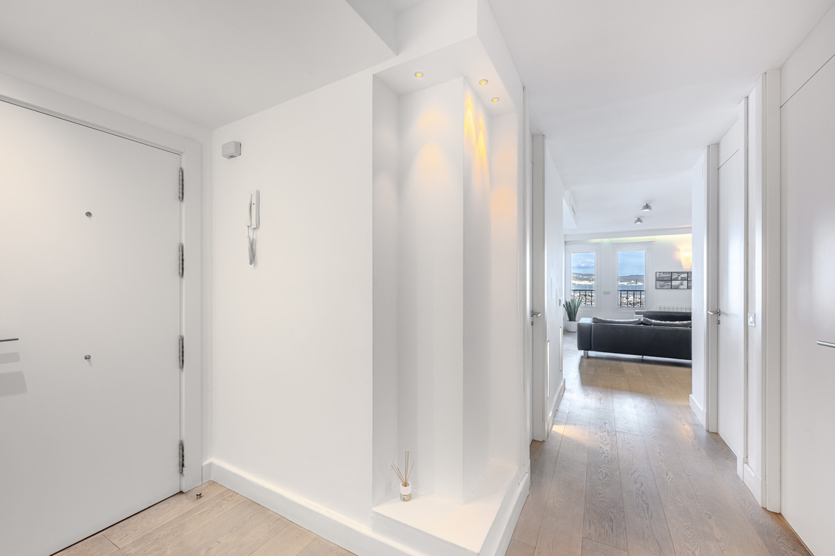 3 Bed Apartment for sale in Puerto Banús Costa Del Sol, Málaga, Spain