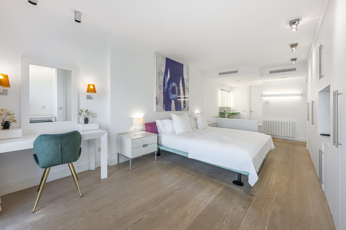 3 Bed Apartment for sale in Puerto Banús Costa Del Sol, Málaga, Spain