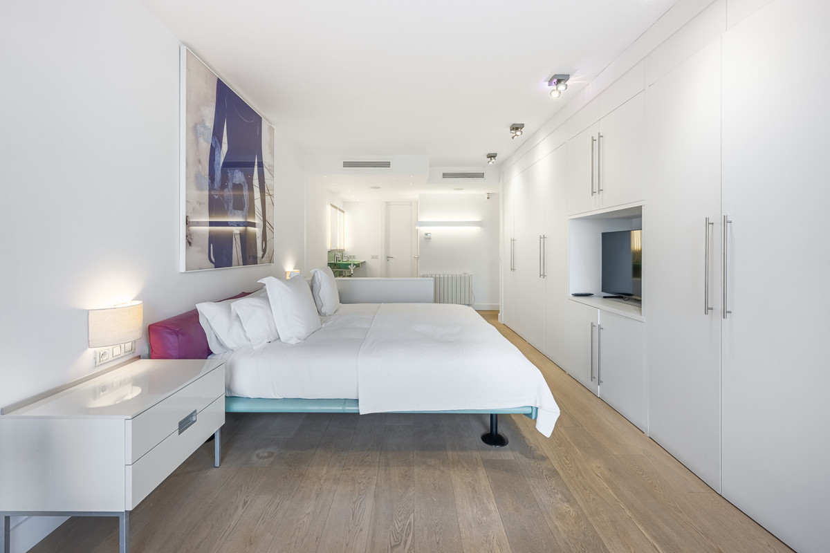 3 Bed Apartment for sale in Puerto Banús Costa Del Sol, Málaga, Spain