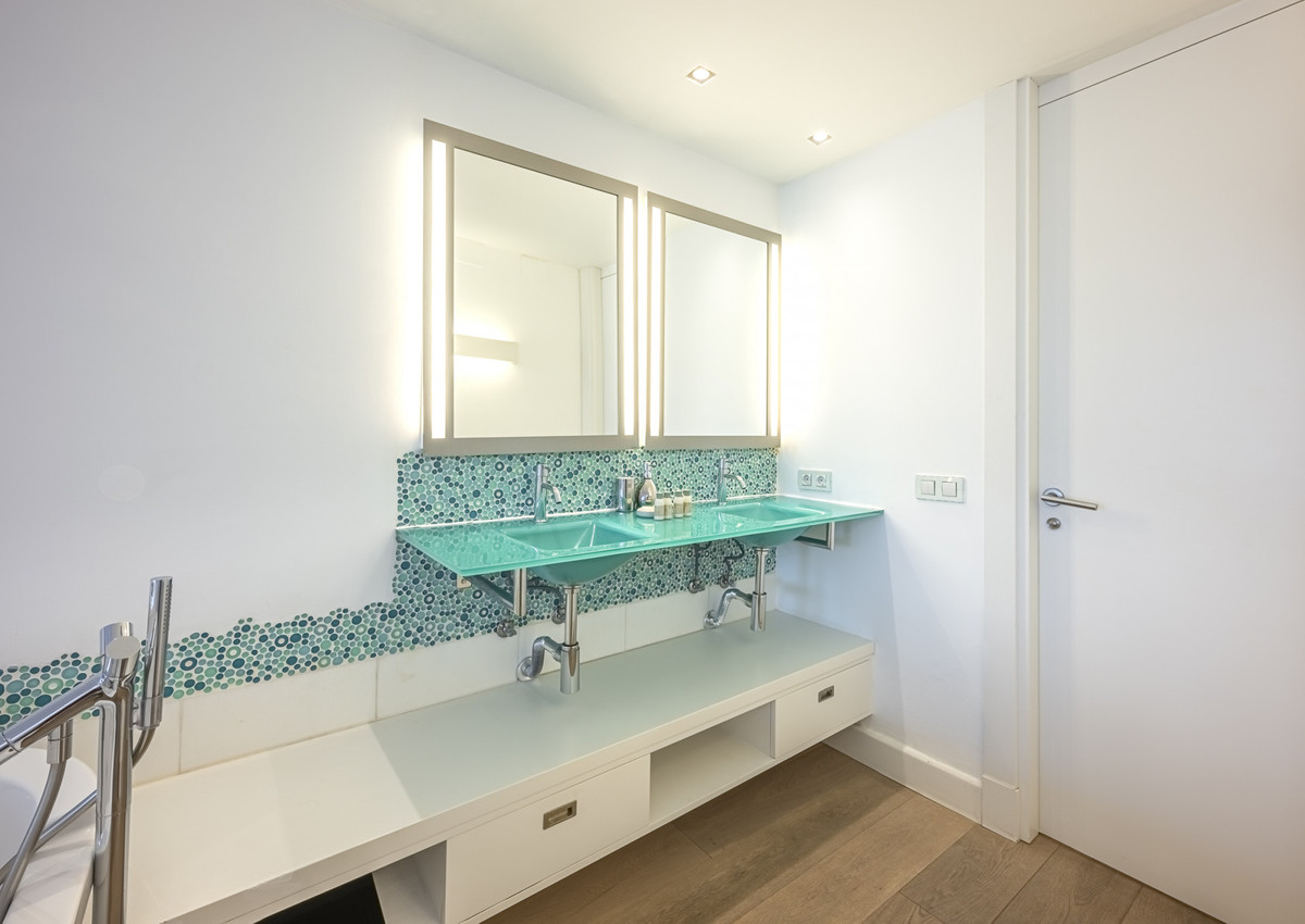3 Bed Apartment for sale in Puerto Banús Costa Del Sol, Málaga, Spain