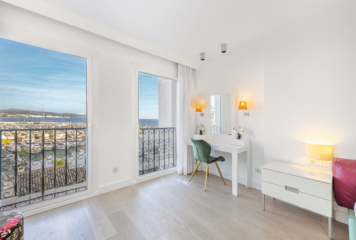 3 Bed Apartment for sale in Puerto Banús Costa Del Sol, Málaga, Spain