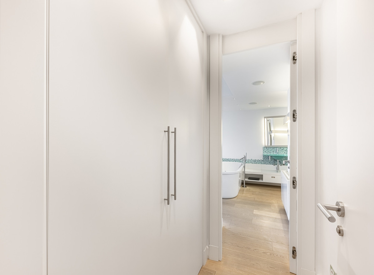 3 Bed Apartment for sale in Puerto Banús Costa Del Sol, Málaga, Spain