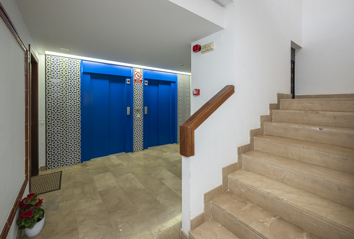 3 Bed Apartment for sale in Puerto Banús Costa Del Sol, Málaga, Spain