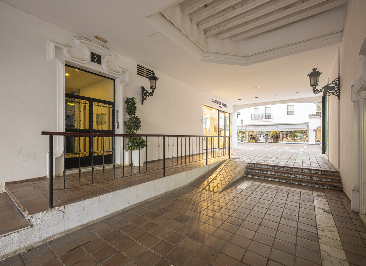 3 Bed Apartment for sale in Puerto Banús Costa Del Sol, Málaga, Spain