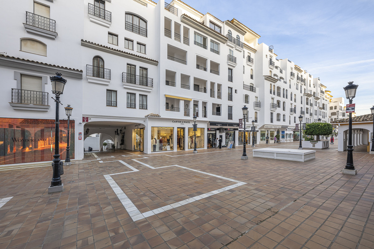 3 Bed Apartment for sale in Puerto Banús Costa Del Sol, Málaga, Spain