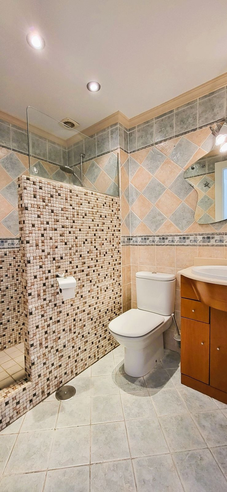 Se vende Apartamento Planta Media de 3 dormitorios en Costa Del Sol, Málaga, España